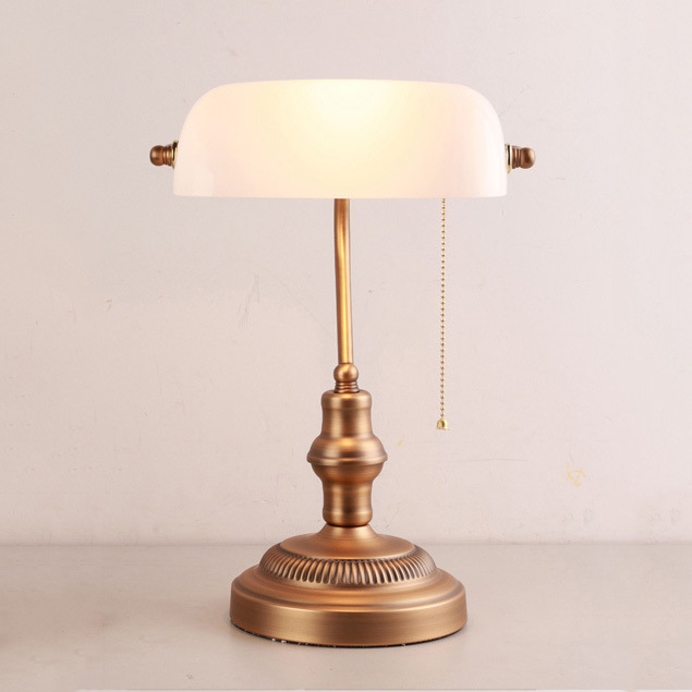 Lámpara de mesa retro estándar japonés antiguo Shanghai Chiang Kai-shek lámpara de Banco Lámpara de lectura de cabecera de oficina estándar británico se puede entregar en nombre de una pieza