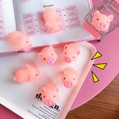 コブタのつまみを発散してネットの赤い同種のつまみをつまんでかわいい子豚の萌え宝のミニおもちゃのピンクの発散豚と呼びます。