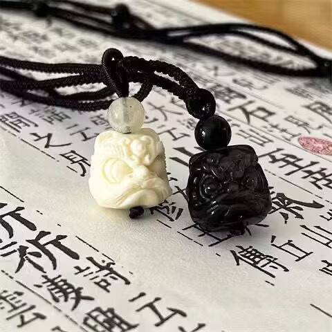 Xiaolongshu mismo estilo León sacudiendo Colgante de Piedra de plata León sacudiendo Cadena de clavícula nicho de alto grado collar de estilo nacional de moda de todas las mujeres a juego