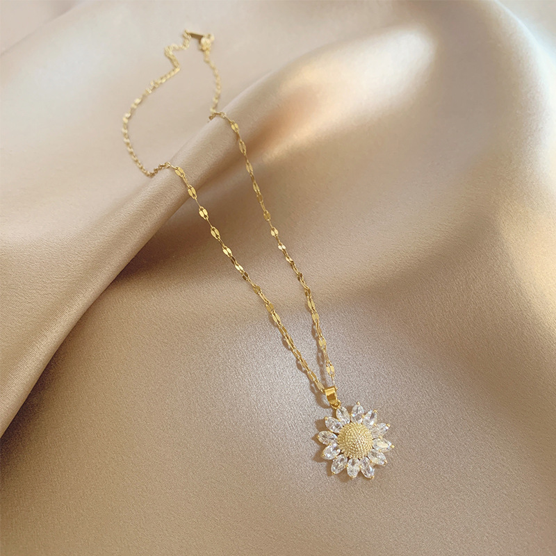 Fashion Flower Titanium Steel Inlay Zircon Pendant Necklace 1 Piece