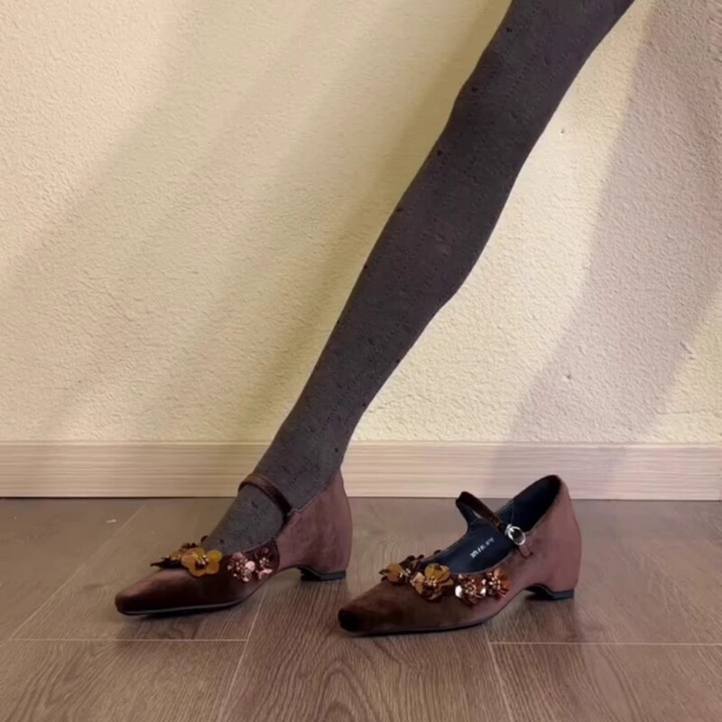 【In Production】Vintage Pointed-Toe Sequin Floral Hidden Heel Mary Jane Shoes with Single Strap for Commuting 【In Production】Vintage Pointed-Toe Sequin Floral Hidden Heel Mary Jane Shoes with Single Strap for Commuting