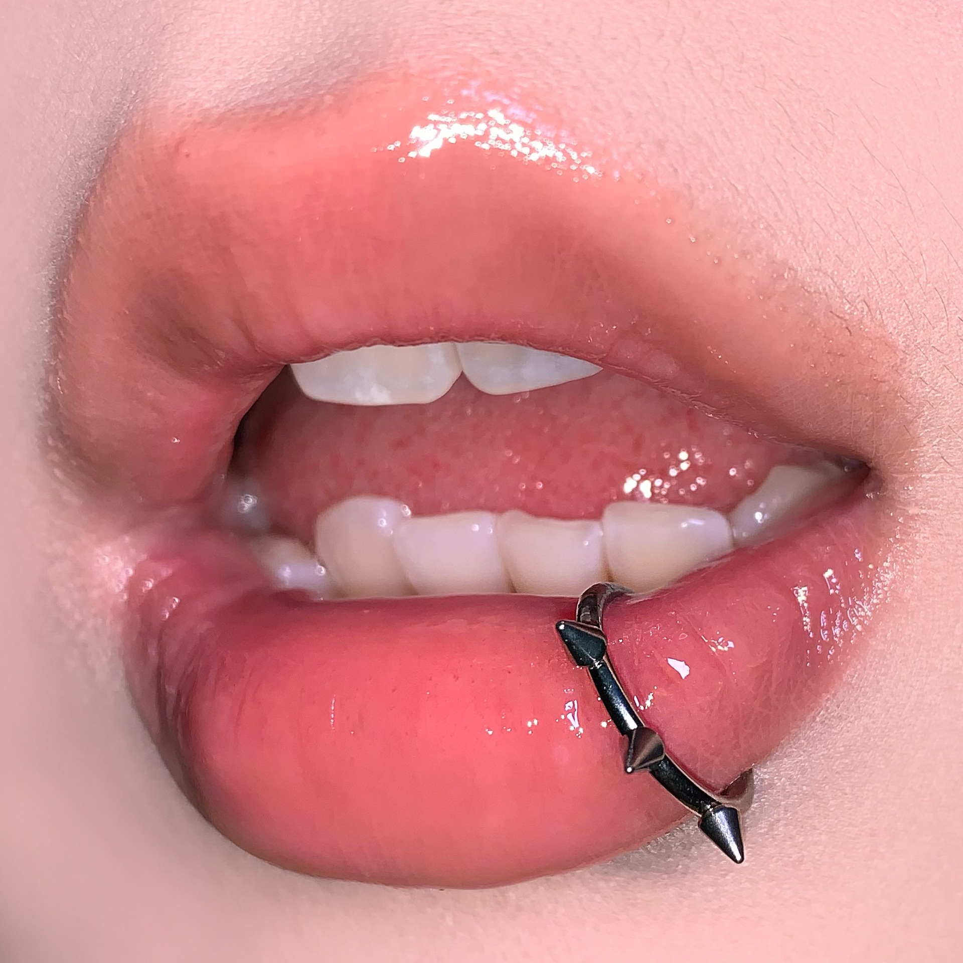 Wolf Tooth Pointed Lip Ring Seamless Titanium Steel Closed Hoop Piercing Jewelry Wholesale detail image 10