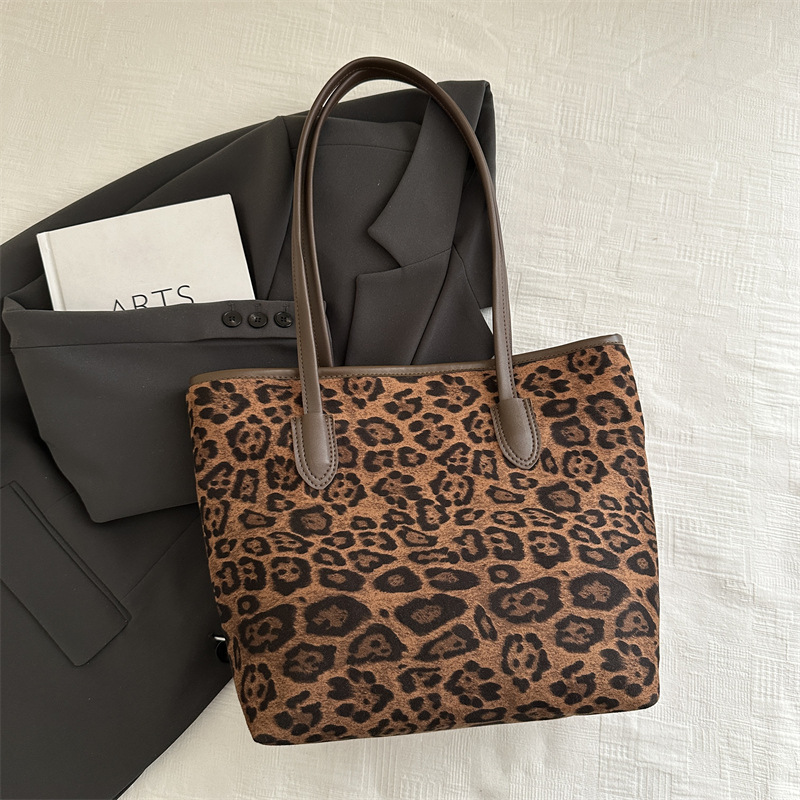 Este año super fuego leopardo bolso para mujeres 2024 nuevo estilo versátil otoño invierno estudiantes de gran capacidad clase bolsa de viaje de hombro