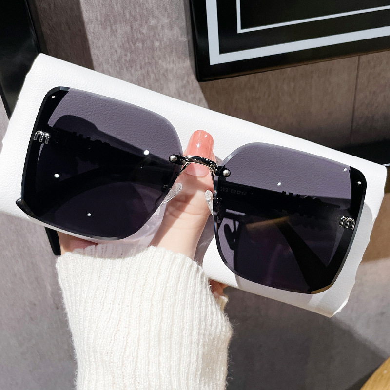 2025 新しいファッションカットエッジサングラスハーフフレーム高品質トレンディなシンプルなサングラス女性のファインフラッシュリトルレッドブック卸売|undefined