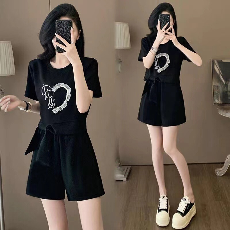 Casual Sports suit Women's Summer 2025 New Arrival Fashionable Age-reducing Short-sleeved Shorts Running Suit Two-piece Set