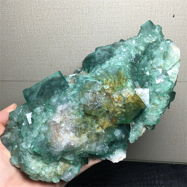 Madagascar Natural Sunlight Green Fluorite Raw Stone Specimen Color Change Green Mineral Crystal 47 sup
