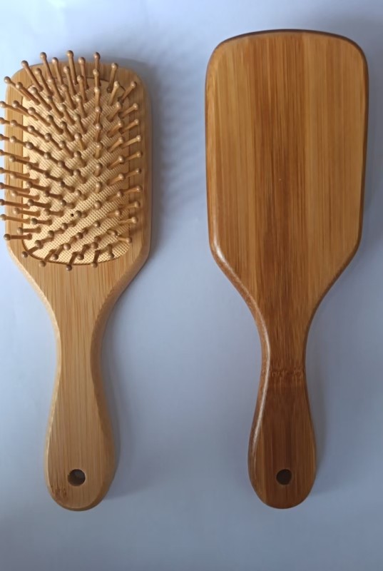 Bambú cuadrado de piel amarilla con agujeros