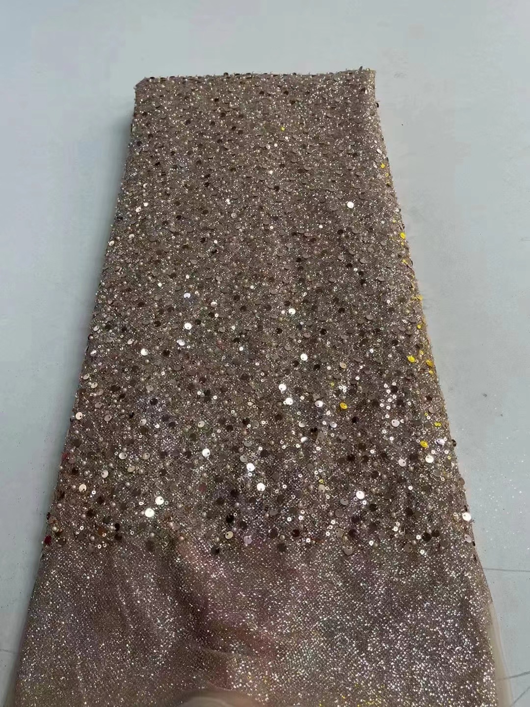 En stock 3mm cuentas de oro lentejuelas tela vestido de boda bolsa de ropa para niños cheongsam moda DIY tela JX2638