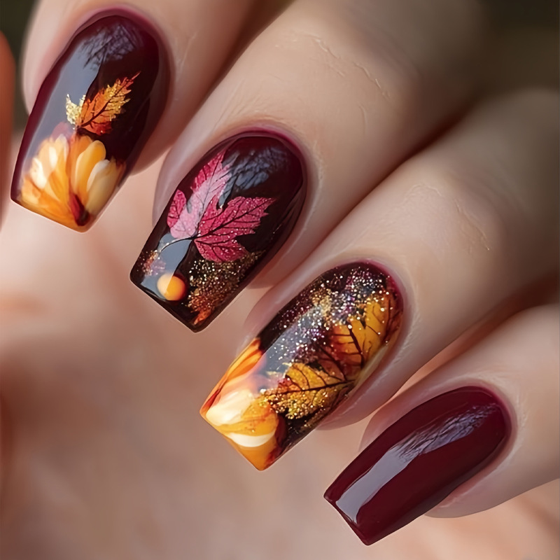 Short Glitter Nail Pieces Retro Wearable Nails European and American Dark Maple Leaf Fake Nail Set 24 Manicure Nail French Style