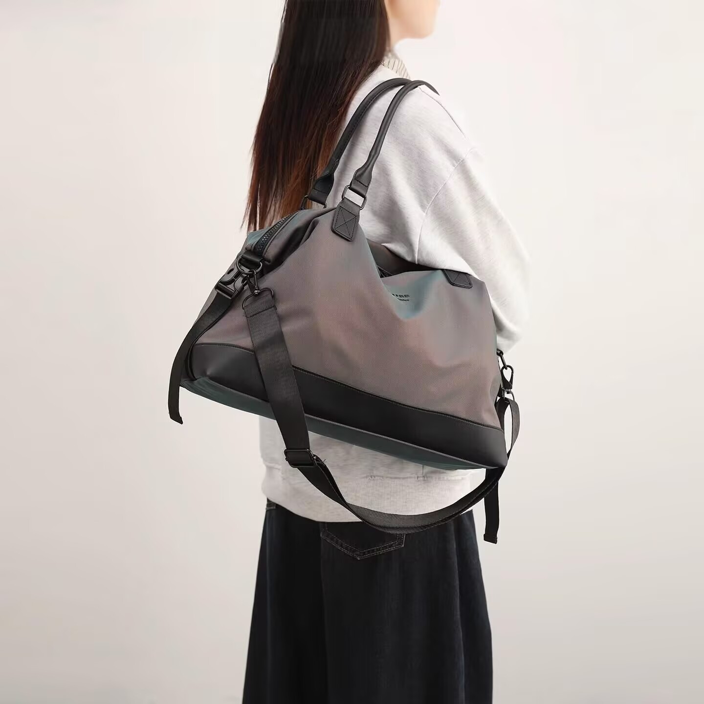 Short-Distance Large-Capacity Lightweight Travel Bag for Women 2026 New Model Travel Luggage Bag Portable Sports Fitness Bag