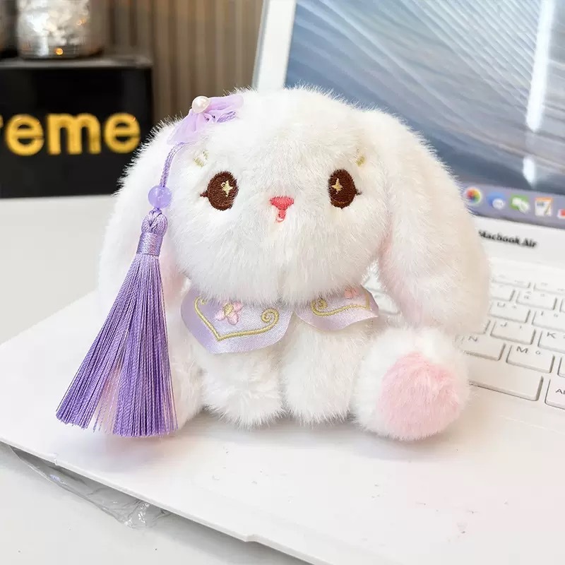 ネットの赤いかわいい国風のウサギのぬいぐるみの小さいウサギは箱の鍵を包んで国の潮のウサギの小さいぬいぐるみを掛けます。|undefined
