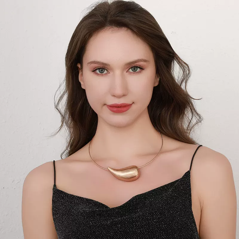 新款亚马逊跨境欧美女士项圈时尚简约合金吊坠短项链饰品批发专供