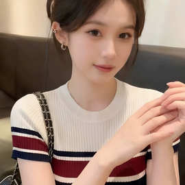 2026春夏新款白色撞色条纹短袖圆领针织衫百搭显瘦冰丝T恤女短款
