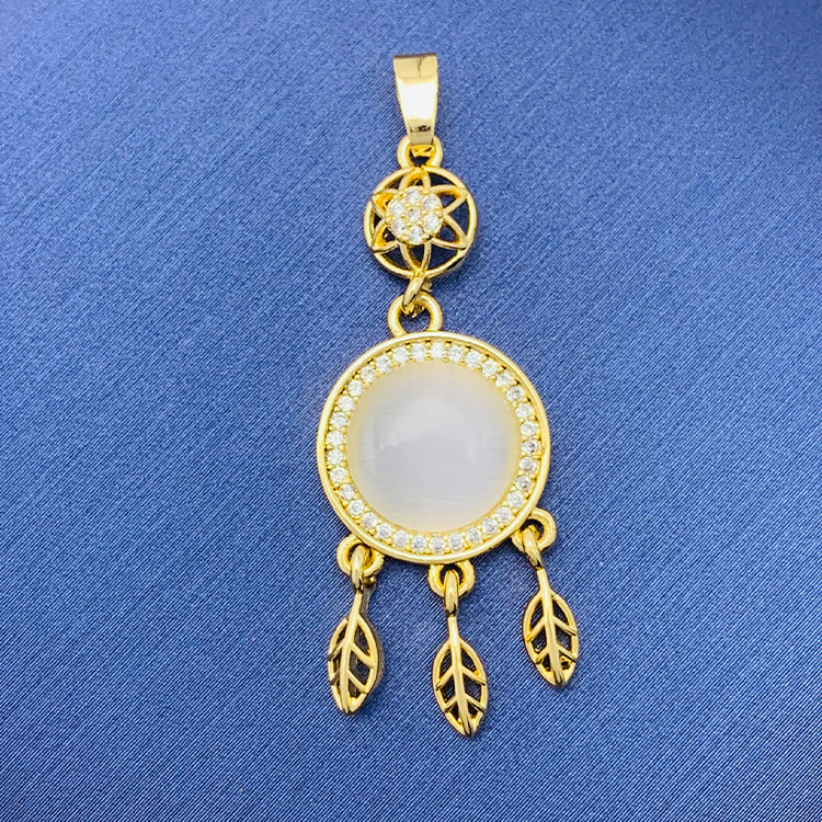 百種類のペンダントは心のままにファッションの経典を配合します。カップルの美しいペンダントは親友のアクセサリーを送ります。