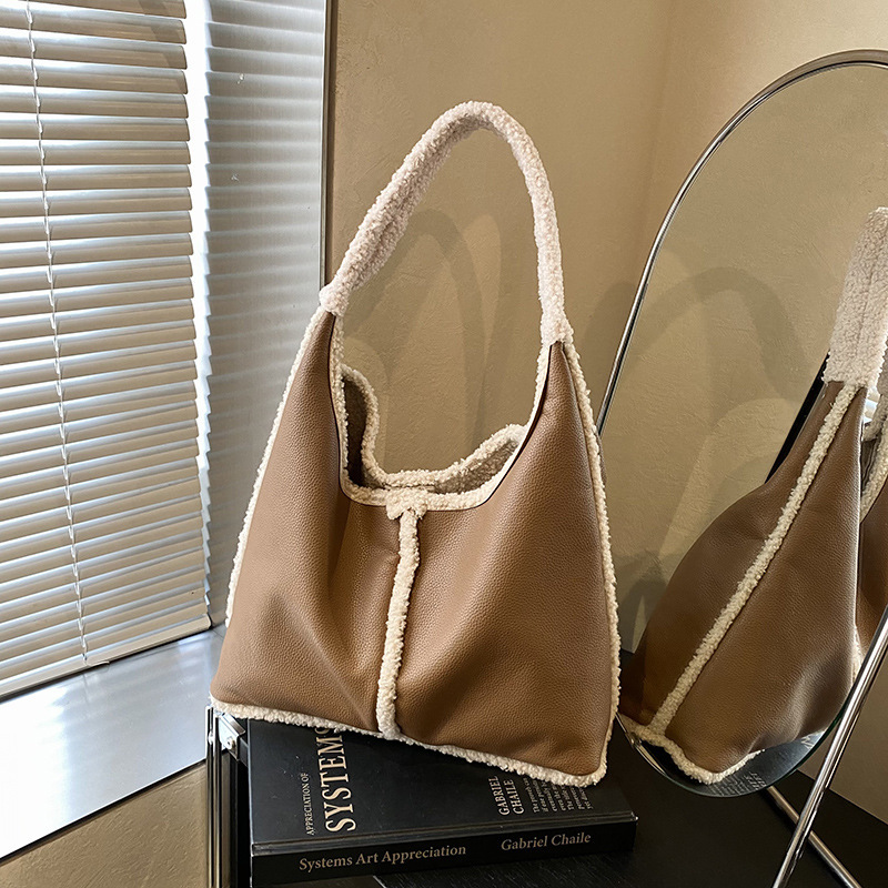 New Style Puleather Lamb Wool Stitching Shoulder Bag Women's Large Capacity Retro Commuter Tote Bag Fashionable Portable Underarm Bag New Style Puleather Lamb Wool Stitching Shoulder Bag Women's Large Capacity Retro Commuter Tote Bag Fashionable Portable Underarm Bag