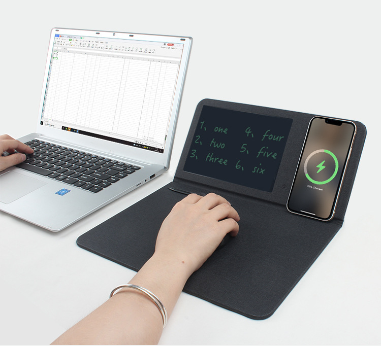 Alfombrilla de ratón Registro de reuniones Regalos al por mayor Soporte plegable Tablero de escritura de cuero multifuncional Cargador inalámbrico para teléfono móvil