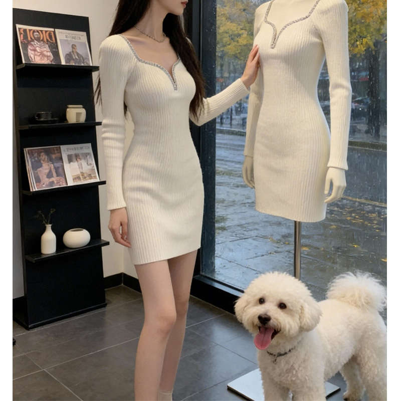 Korean Autumn and Winter High-End Exquisite and Elegant Knitted Sweater Dress with Rhinestones, Perfect for Special Occasions, Especially for Petite Individuals Korean Autumn and Winter High-End Exquisite and Elegant Knitted Sweater Dress with Rhinestones, Perfect for Special Occasions, Especially for Petite Individuals