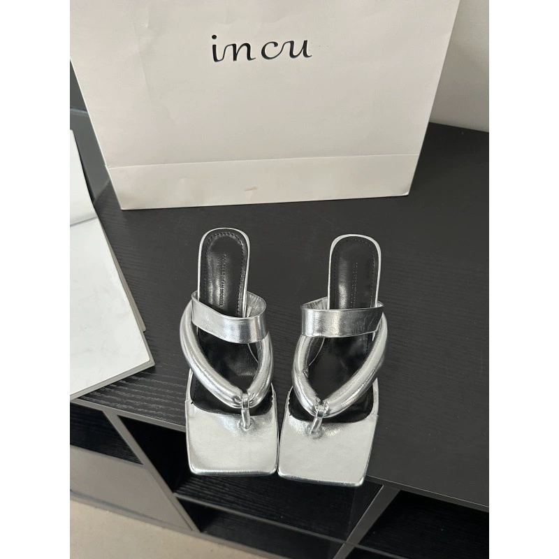 2024 Летние новые тапочки носить ножки шлепанцы на каблуках на высоких каблуках модные тапочки женщины