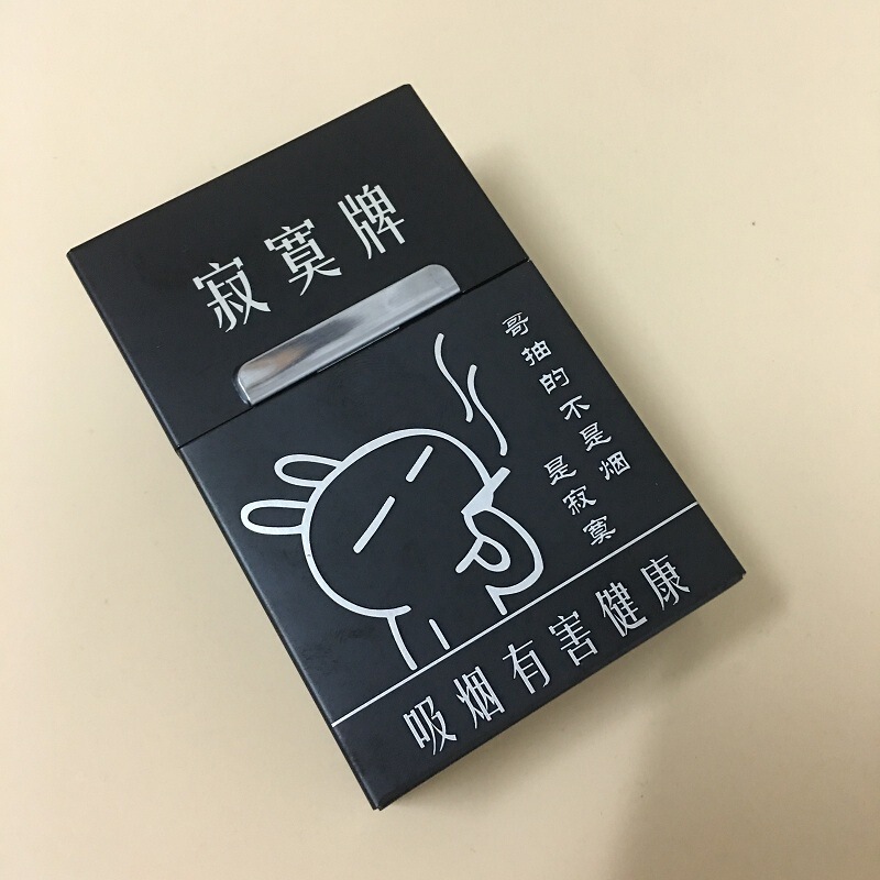 アルミ合金のふたをひっくり返して、タバコを保護します。|undefined