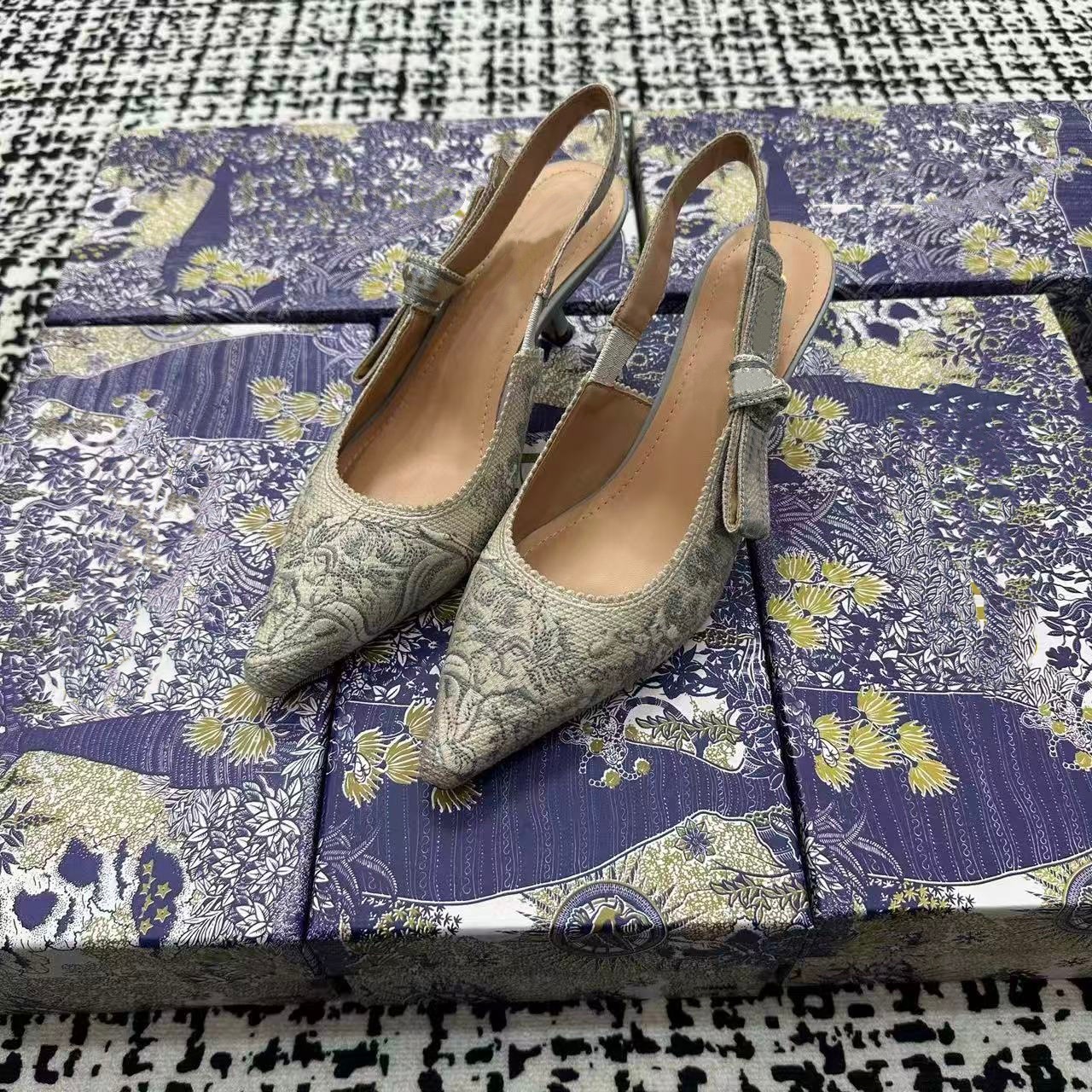High-End~Cross-Border Top Quality Cat-Heel For Women D New Model Embroidered Knit Backless Closed-Toe Shallow Sandals With Butterfly_vogvips.com
