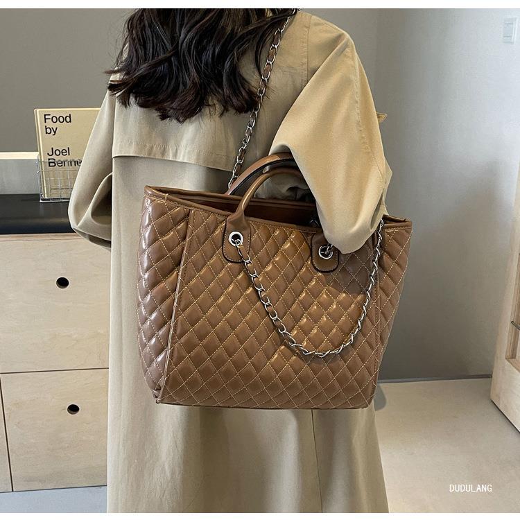 Women's rhombus large capacity women's bag 2024 new chain bag versatile hand held shoulder commuter style tote bag_voghion.com