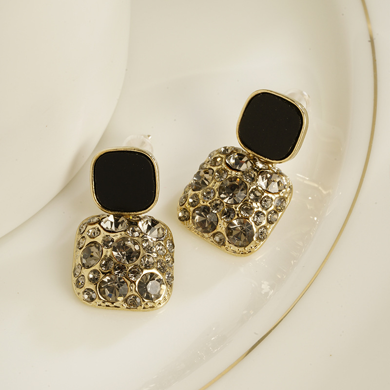 Black square stone inlay