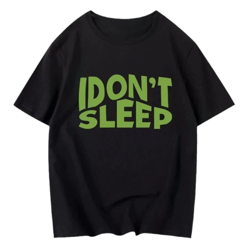 Camiseta de manga corta estilo retro americano con estampado de letras negras, holgada, nueva para el verano 2025, tendencia para mujeres.