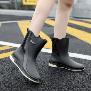 Foreign trade Japanese fashion rain boots women's winter non-slip mid-calf water shoes water boots short rain boots kitchen shoes rubber shoes fashion wholesale