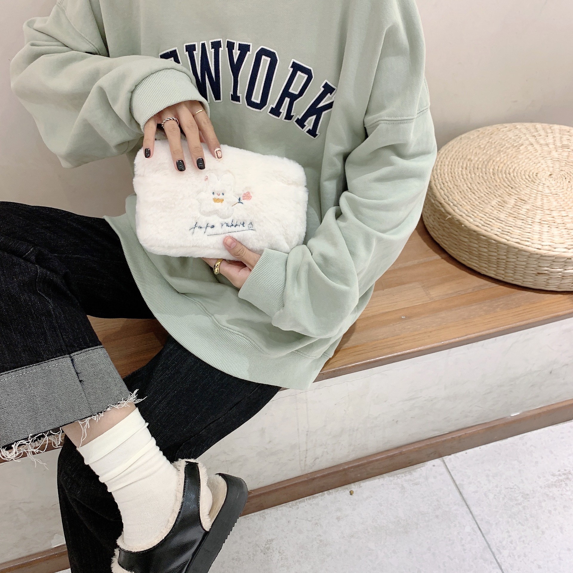 21154 Autumn and Winter plush makeup bag, flower rabbit, cute cartoon embroidered portable bag for women, soft little bag undefined