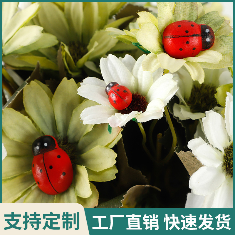 In stock DIY wooden crafts micro landscape small ornaments painted wood cartoon red beetle seven-star Ladybug In stock DIY wooden crafts micro landscape small ornaments painted wood cartoon red beetle seven-star Ladybug