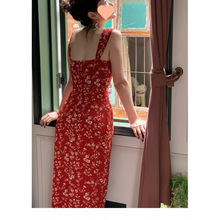 红色碎花吊带裙纯欲风度假连衣裙女新款法式复古包臀性感长裙子