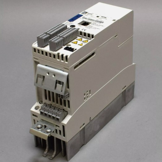 全新原装德国LENZE伦茨变频器 E84DGDVB75142PS 包邮议价