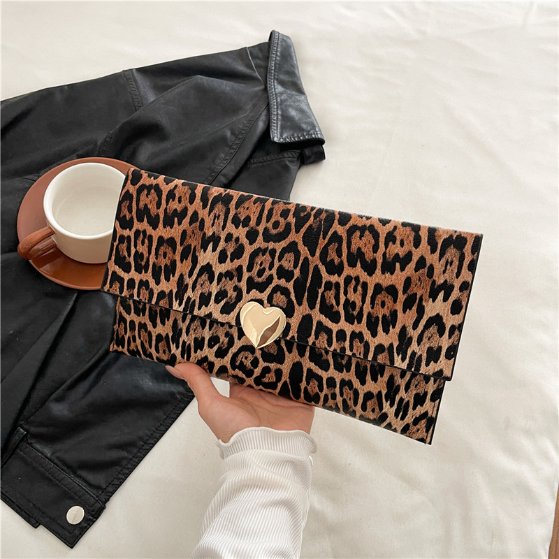 Temperamento bolso de mano con estampado de leopardo 2025 nuevo estilo estilo occidental moda de este año textura simple hermoso bolso cuadrado pequeño simple