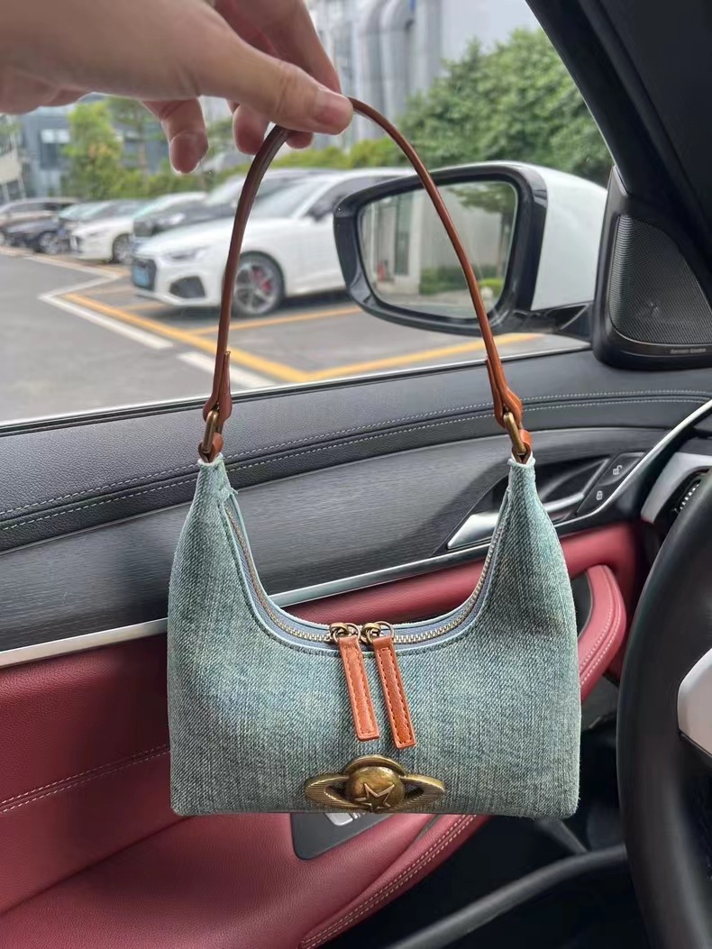 2024 Herbst und Winter Neue Unterarmtasche Wandering Planet Umhängetasche Vielseitige Handtasche Nischen-Denim-Unterarmtasche Großhandel_voghion.com