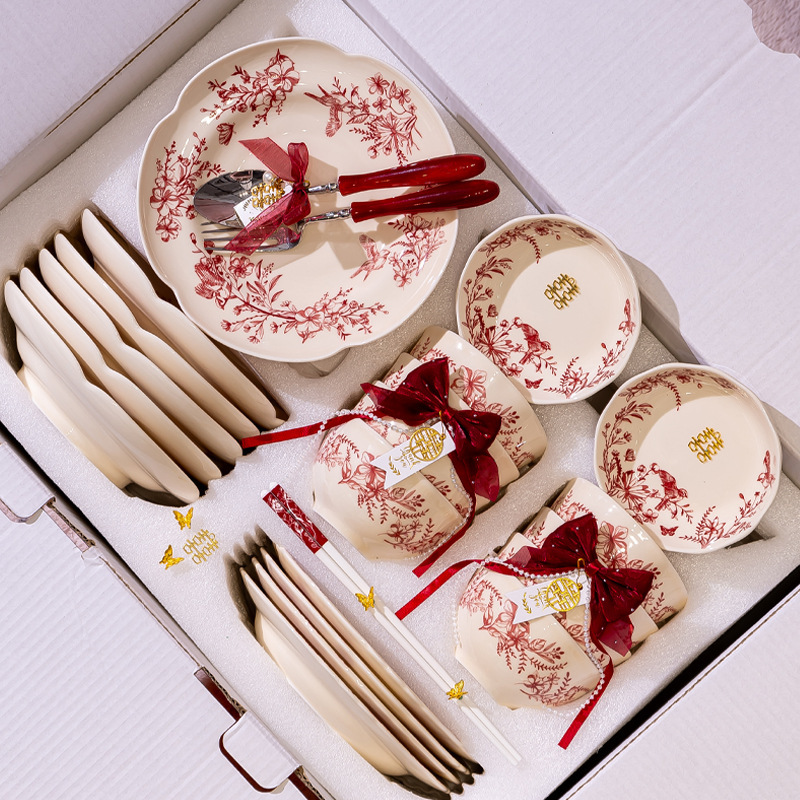 Red tableware set for home use, a new and stylish option for weddings and housewarmings in 2026, featuring beautiful underglaze designs Red tableware set for home use, a new and stylish option for weddings and housewarmings in 2026, featuring beautiful underglaze designs