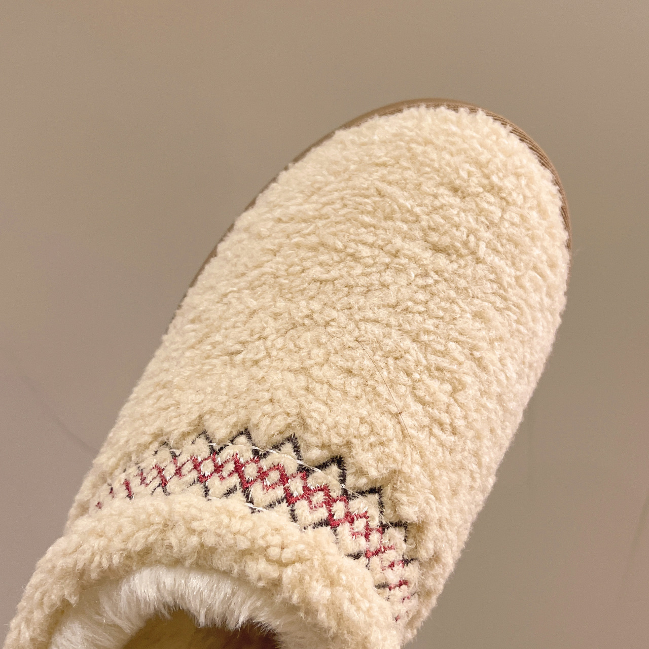 Zapatos de mujer Zapatillas de media caña cerradas con suela gruesa para mujer, otoño e invierno, además de zapatos de algodón cálidos y perezosos de terciopelo para mujer_voghion.com