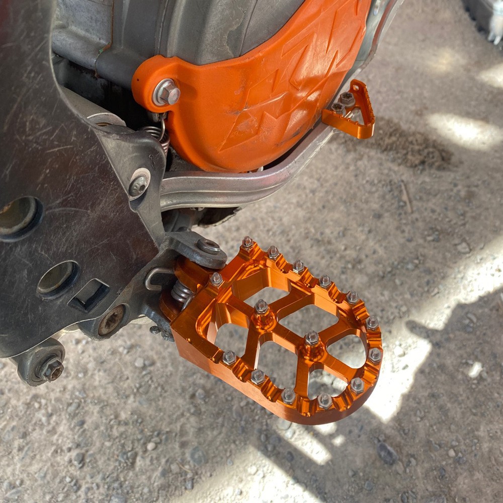 Cross-country motorcycle pedal SX125/250 SXF/XCF/250/350/450 modified CNC aluminum alloy pedal