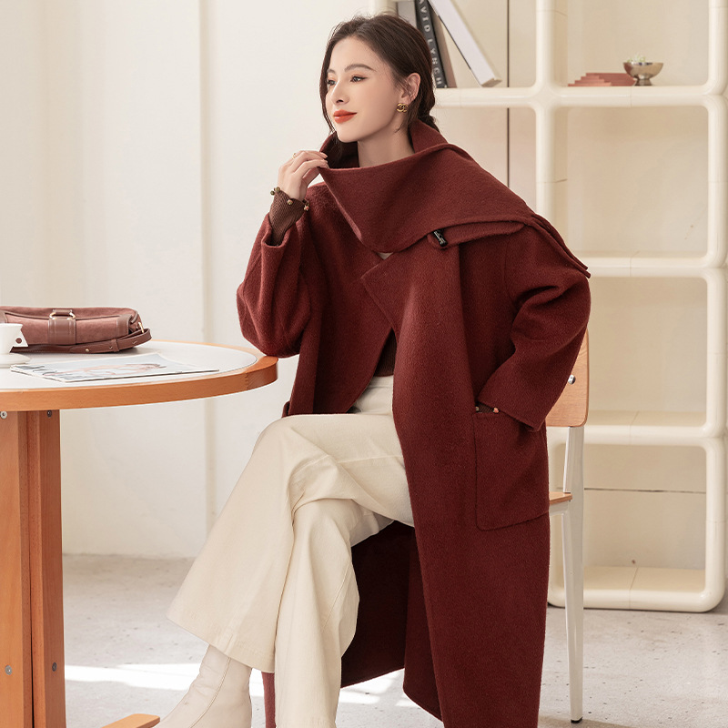 恩迪安可拉红纯羊毛毛呢外套2025冬季圣诞红色高级牛角扣围巾大衣