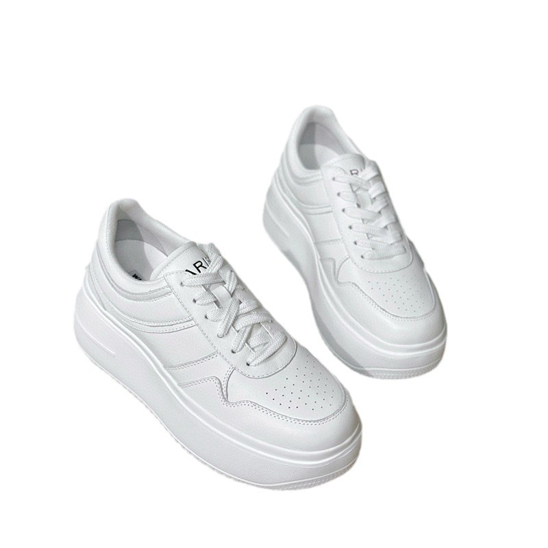 Breathable white sneakers platform for leisure
