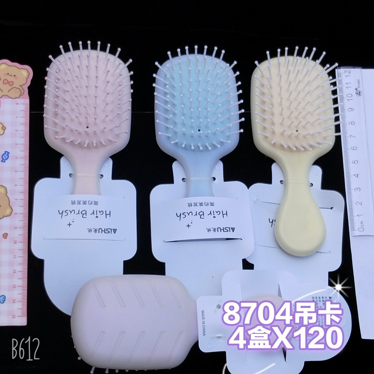 Bonito peine de peinado color macarrón con cojín de aire para masaje, adecuado para uso doméstico y dormitorios estudiantiles, cepillo de pelo de plástico suave con cojín de aire.