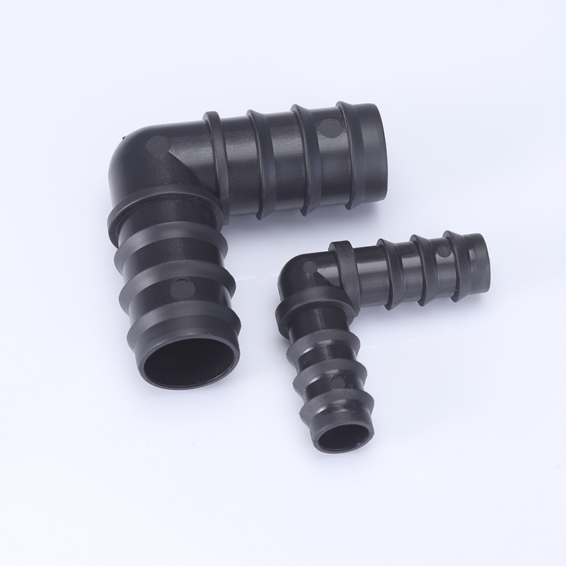 Jardín mayorista de riego por goteo con accesorios de tubería PE, riego por pulverización a través del codo de bypass, conector de tubería de nuevo material negro