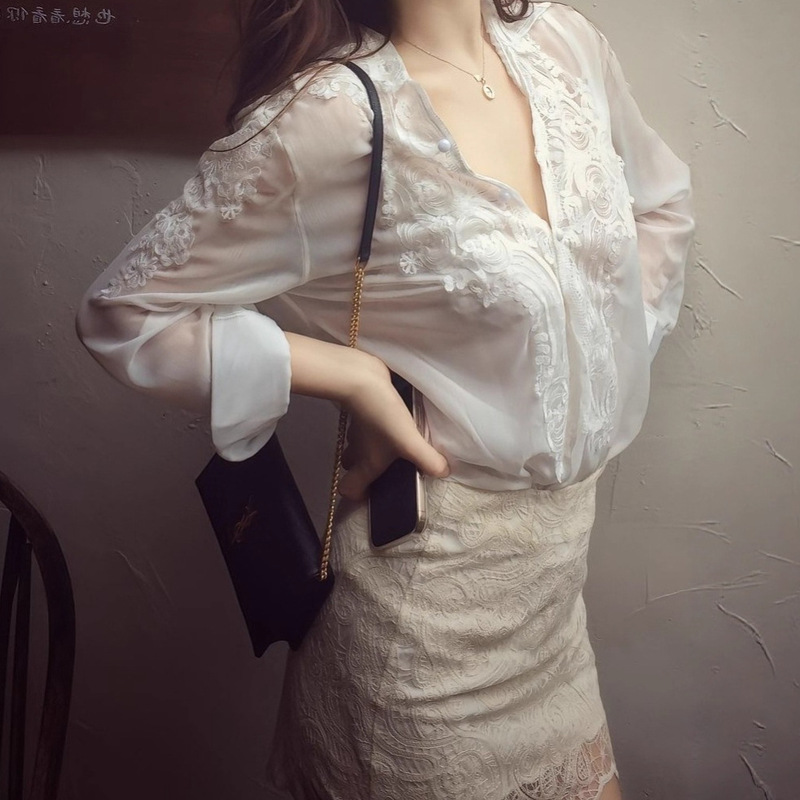 Autumn 2025 New Style Lazy and Relaxed Casual Loose Top French Romantic Lace Stitching Collar Shirt for Women