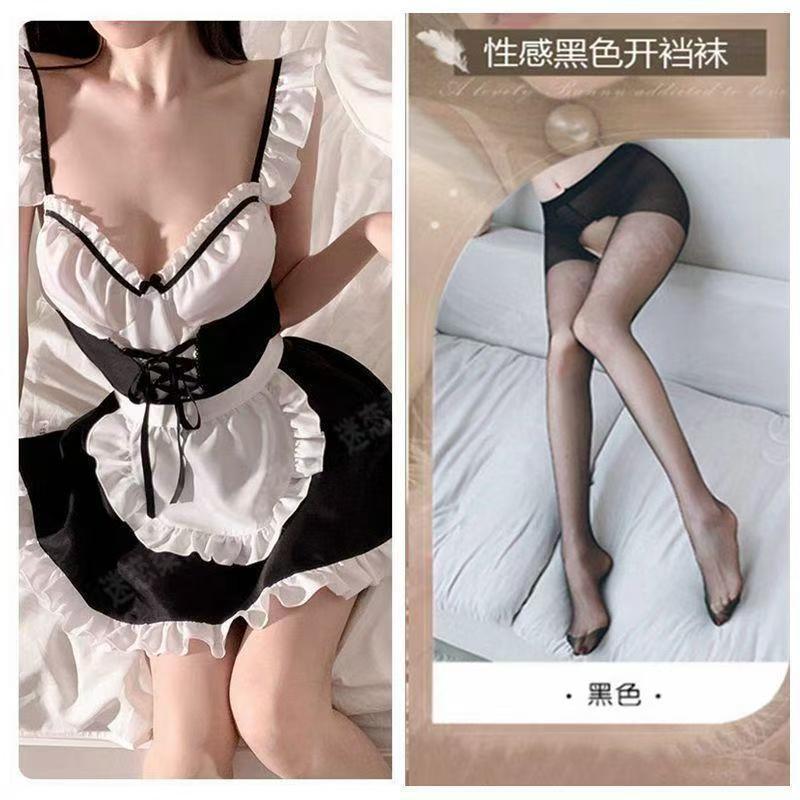 메이드 복장 + 검정색 오픈 양말