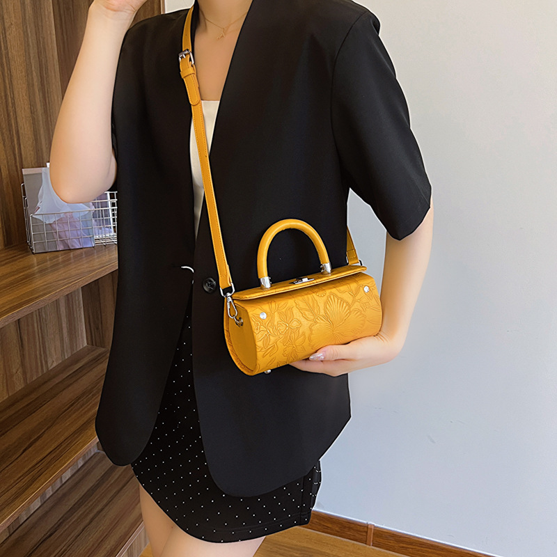 Borsa a scatola cilindrica semplice per le donne 2024 nuova borsa alla moda, borsa a tracolla con trama a cuscino, alla moda_voghion.com