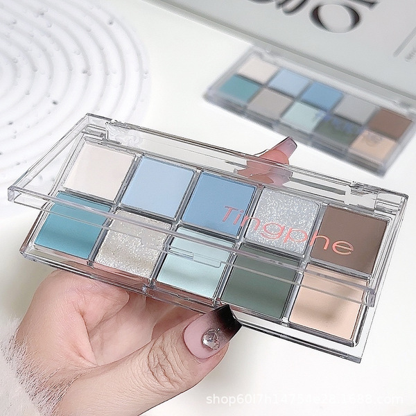 Matte blue eyeshadow palette