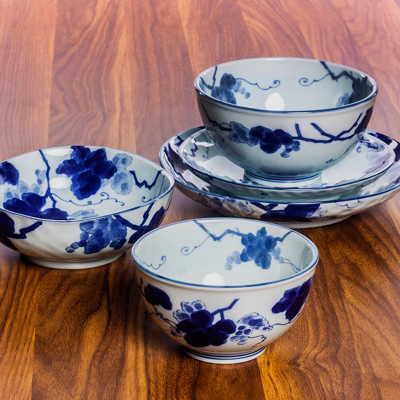 Meizhong Japanese imported blue dyed grape ceramic underglaze irregular dish household Japanese tableware bowl dish Meizhong Japanese imported blue dyed grape ceramic underglaze irregular dish household Japanese tableware bowl dish