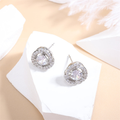 Korean Version New Diamond Earrings with Advanced Korean Style, Small Luxury Fashion, Unique and Personal, Influencer and Bride Earrings