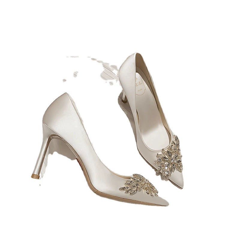Burgundy wedding shoes for bride, 2021 years