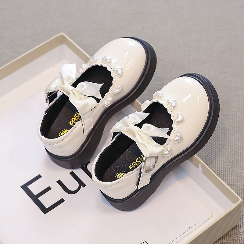 Zapatos de cuero para niñas 2025 primavera y otoño nuevo estilo para niños bowknot estilo occidental zapatos de princesa zapatos individuales para niñas zapatos de rendimiento negros de moda