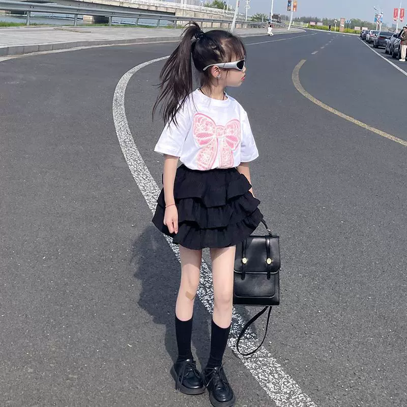 Летний костюм для девочек, милый стиль 2025, новый стиль, детская футболка с коротким рукавом, модная плиссированная юбка, комплект из двух предметов